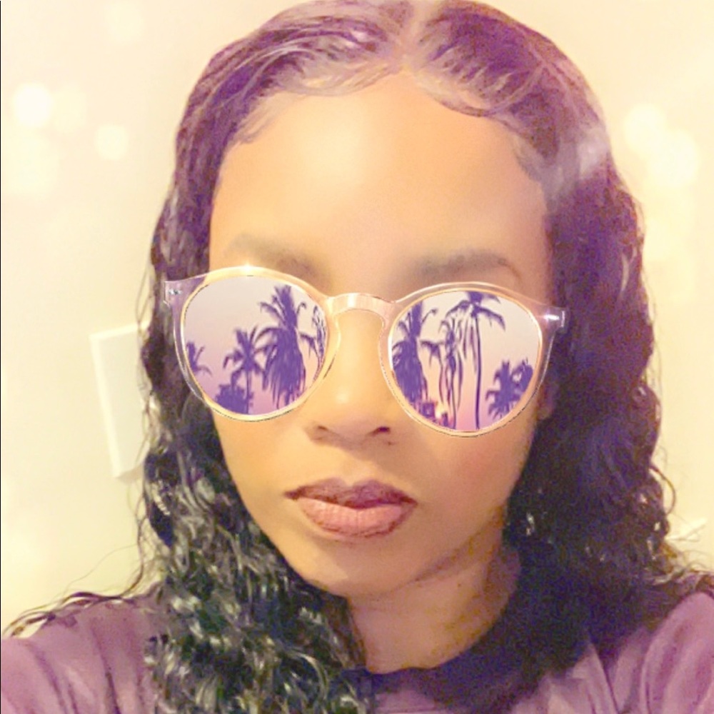 Meet your Posher, Tangelia